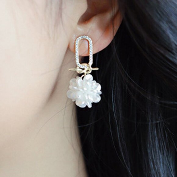 Flower Design Alloy Drop Earrings - Picture 3 of 3